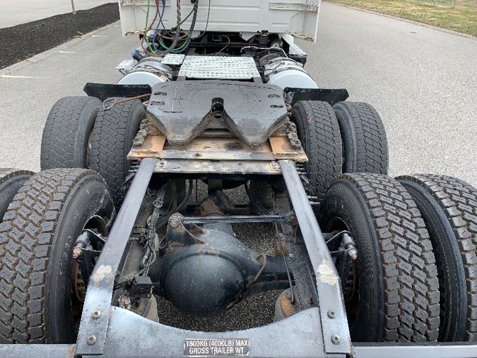 Day Cab Tractor-Heavy Duty Tractors-Volvo-2019-VNR64300-Norton-MA-346,474\n\t\tmiles-$ 36,500 - Image 6