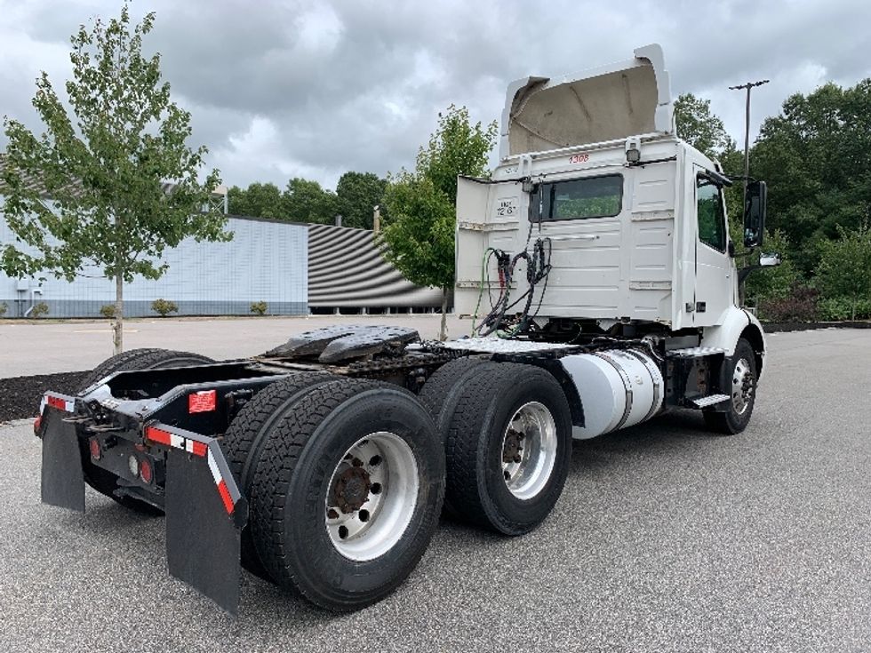 Day Cab Tractor-Heavy Duty Tractors-Volvo-2019-VNR64300-Norton-MA-346,474\n\t\tmiles-$ 36,500 - Image 7