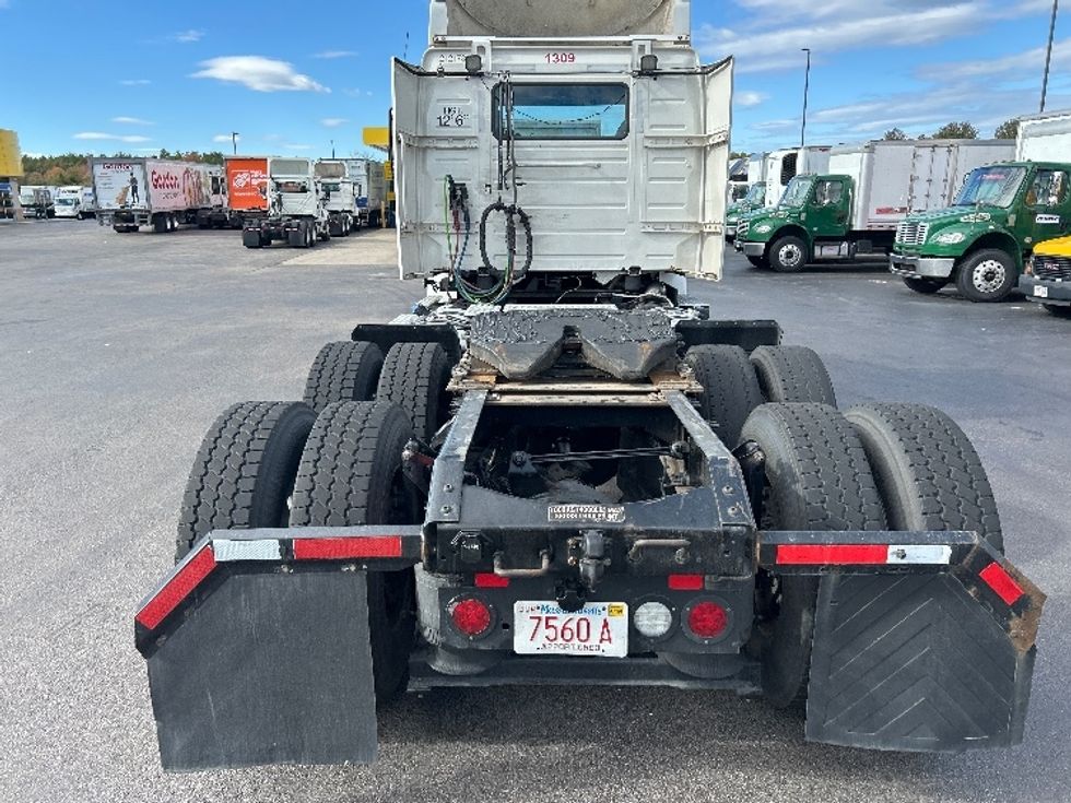 Day Cab Tractor-Heavy Duty Tractors-Volvo-2019-VNR64300-Norton-MA-374,628\n\t\tmiles-$ 35,250 - Image 6