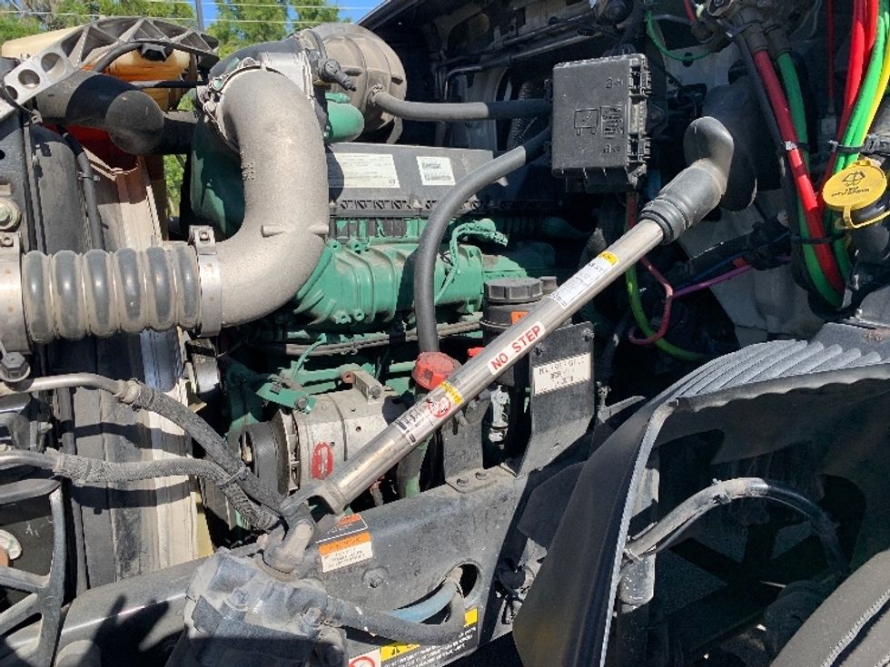 Day Cab Tractor-Heavy Duty Tractors-Volvo-2019-VNR64300-Ocala-FL-357,424\n\t\tmiles-$ 37,500 - Image 16