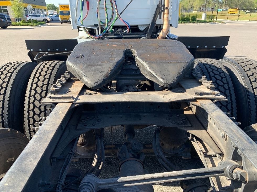 Day Cab Tractor-Heavy Duty Tractors-Volvo-2019-VNR64300-Ocala-FL-357,424\n\t\tmiles-$ 37,500 - Image 6