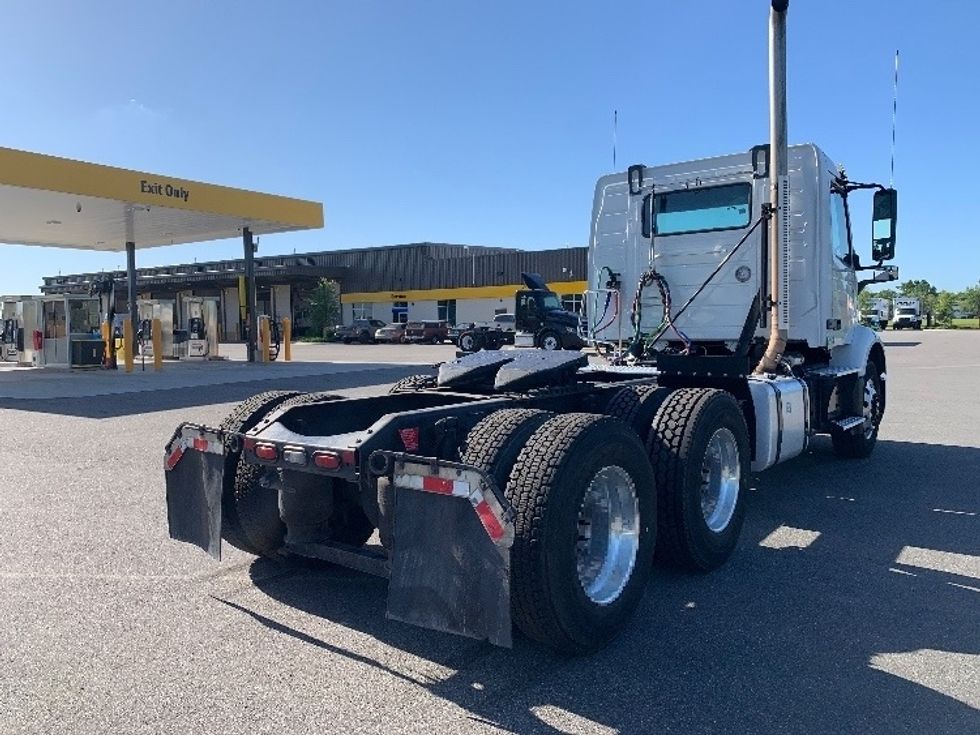 Day Cab Tractor-Heavy Duty Tractors-Volvo-2019-VNR64300-Ocala-FL-357,424\n\t\tmiles-$ 37,500 - Image 7