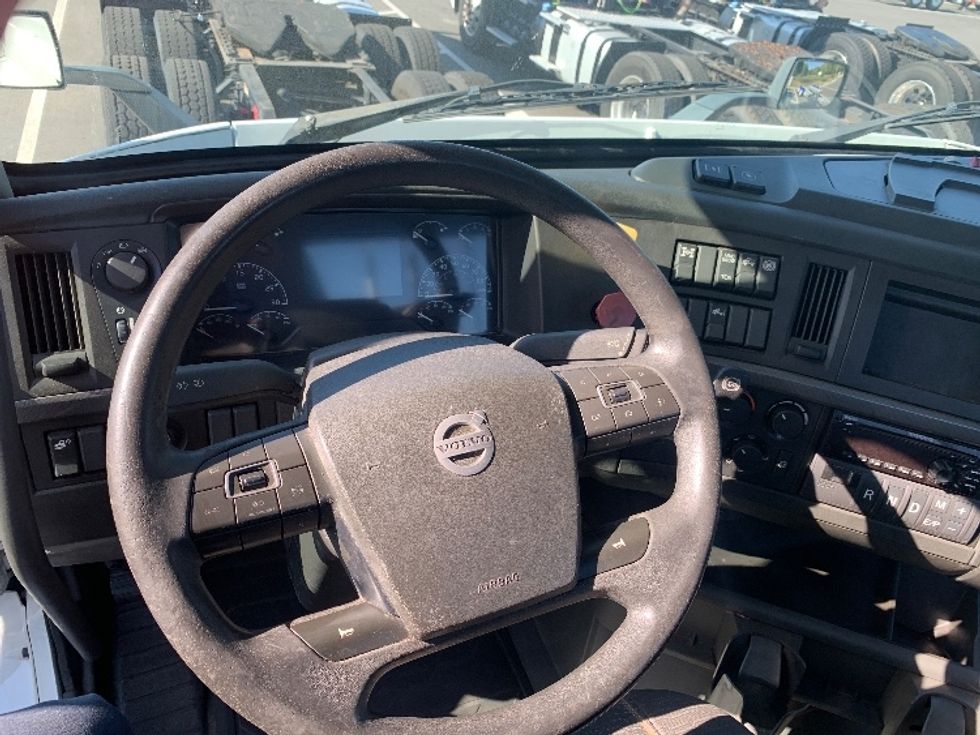 Day Cab Tractor-Heavy Duty Tractors-Volvo-2019-VNR64300-Ocala-FL-388,854\n\t\tmiles-$ 38,500 - Image 11