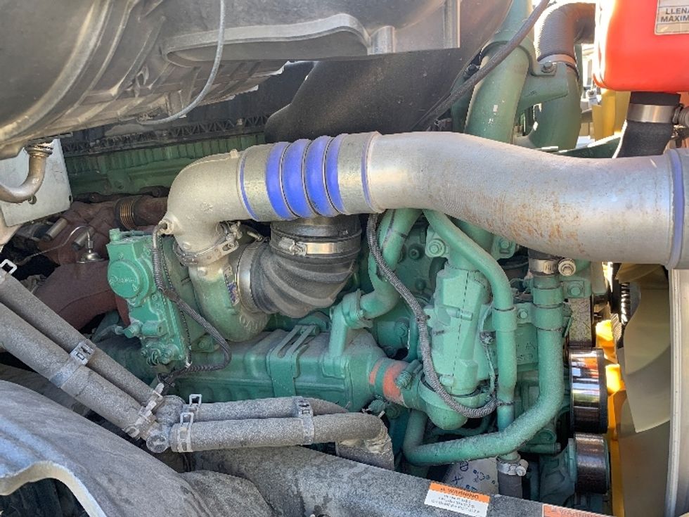 Day Cab Tractor-Heavy Duty Tractors-Volvo-2019-VNR64300-Ocala-FL-388,854\n\t\tmiles-$ 38,500 - Image 15
