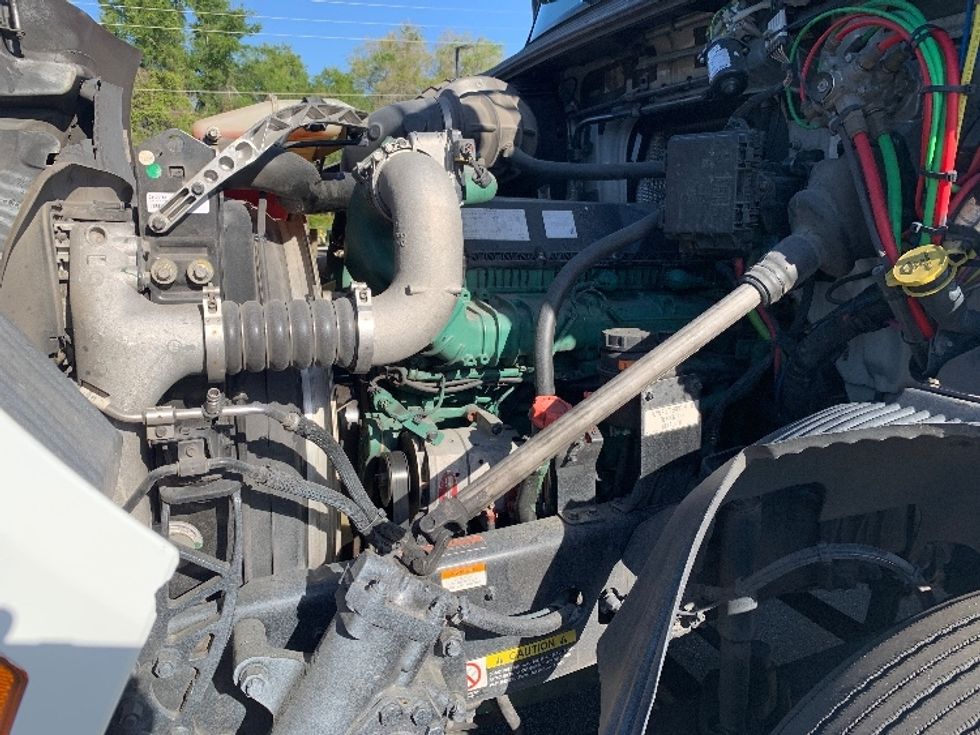 Day Cab Tractor-Heavy Duty Tractors-Volvo-2019-VNR64300-Ocala-FL-388,854\n\t\tmiles-$ 38,500 - Image 16