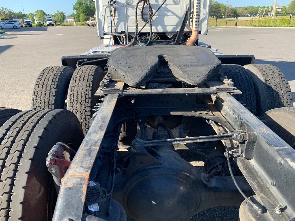 Day Cab Tractor-Heavy Duty Tractors-Volvo-2019-VNR64300-Ocala-FL-388,854\n\t\tmiles-$ 38,500 - Image 6