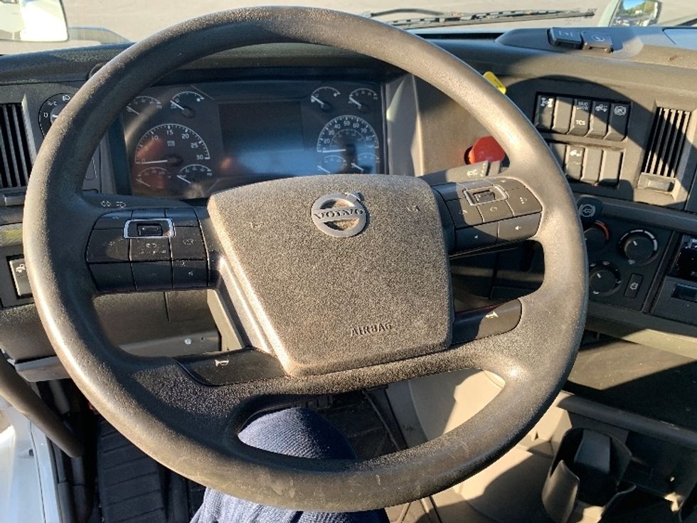 Day Cab Tractor-Heavy Duty Tractors-Volvo-2019-VNR64300-Ocala-FL-399,372\n\t\tmiles-$ 38,000 - Image 11