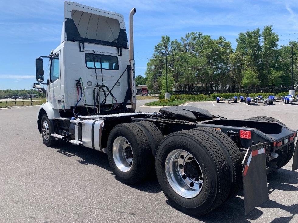 Day Cab Tractor-Heavy Duty Tractors-Volvo-2019-VNR64300-Ocala-FL-399,372\n\t\tmiles-$ 38,000 - Image 5
