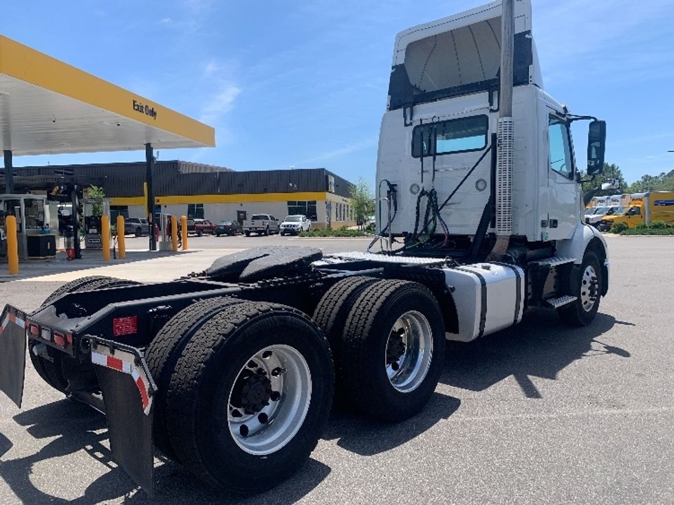 Day Cab Tractor-Heavy Duty Tractors-Volvo-2019-VNR64300-Ocala-FL-399,372\n\t\tmiles-$ 38,000 - Image 7