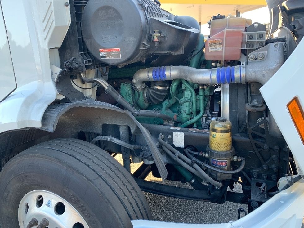 Day Cab Tractor-Heavy Duty Tractors-Volvo-2019-VNR64300-Ocala-FL-399,851\n\t\tmiles-$ 38,000 - Image 15