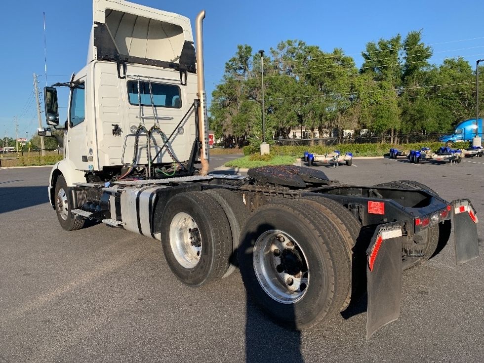 Day Cab Tractor-Heavy Duty Tractors-Volvo-2019-VNR64300-Ocala-FL-399,851\n\t\tmiles-$ 38,000 - Image 5