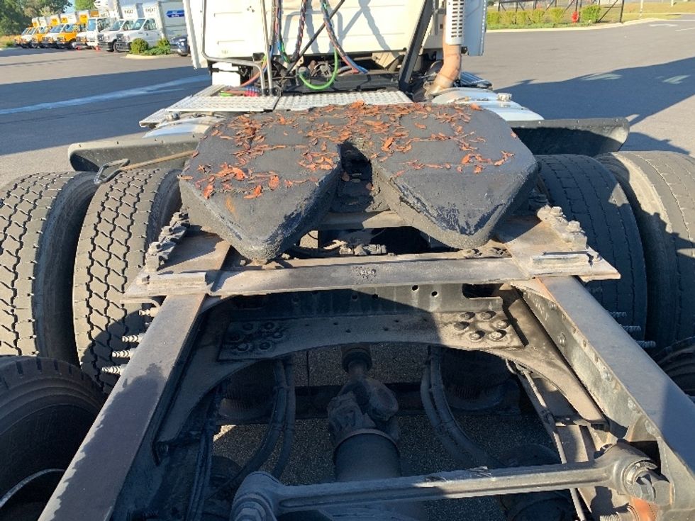 Day Cab Tractor-Heavy Duty Tractors-Volvo-2019-VNR64300-Ocala-FL-399,851\n\t\tmiles-$ 38,000 - Image 6