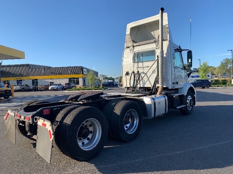 Day Cab Tractor-Heavy Duty Tractors-Volvo-2019-VNR64300-Ocala-FL-399,851\n\t\tmiles-$ 38,000 - Image 7