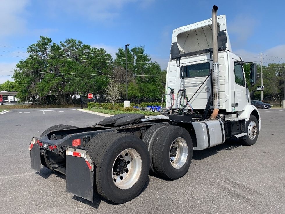 Day Cab Tractor-Heavy Duty Tractors-Volvo-2019-VNR64300-Ocala-FL-406,475\n\t\tmiles-$ 34,750 - Image 7