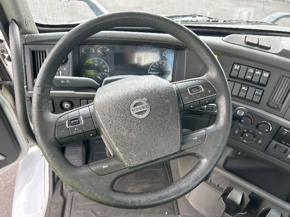 Day Cab Tractor-Heavy Duty Tractors-Volvo-2019-VNR64300-Ocala-FL-439,849\n\t\tmiles-$ 33,250 - Image 11