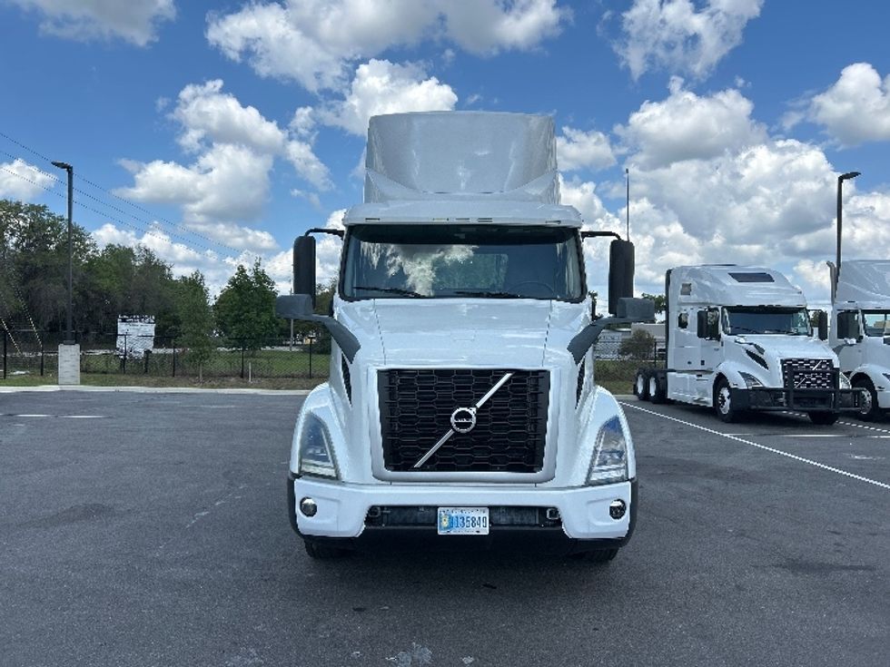 Day Cab Tractor-Heavy Duty Tractors-Volvo-2019-VNR64300-Ocala-FL-439,849\n\t\tmiles-$ 33,250 - Image 2