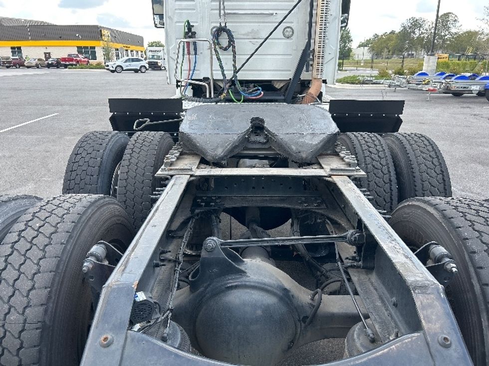 Day Cab Tractor-Heavy Duty Tractors-Volvo-2019-VNR64300-Ocala-FL-439,849\n\t\tmiles-$ 33,250 - Image 6