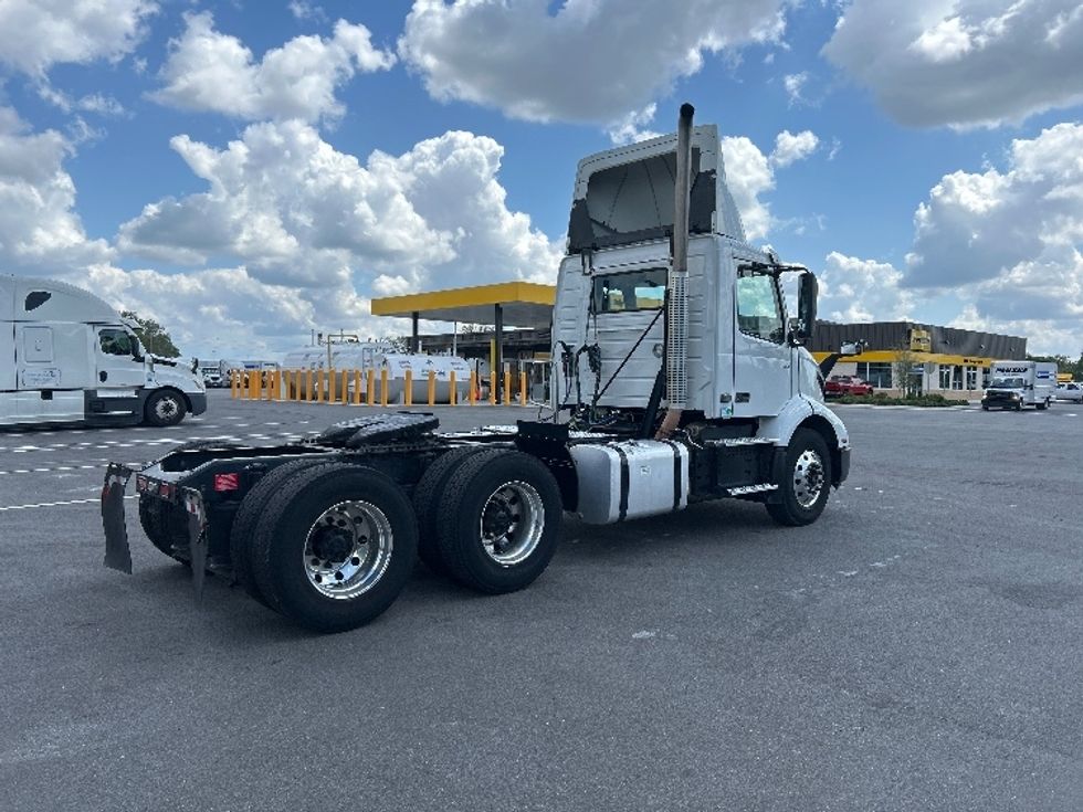Day Cab Tractor-Heavy Duty Tractors-Volvo-2019-VNR64300-Ocala-FL-439,849\n\t\tmiles-$ 33,250 - Image 7