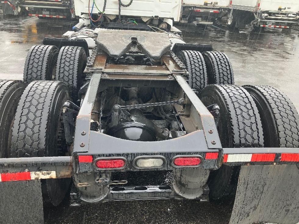 Day Cab Tractor-Heavy Duty Tractors-Volvo-2019-VNR64300-Parsippany-NJ-288,148\n\t\tmiles-$ 44,500 - Image 6