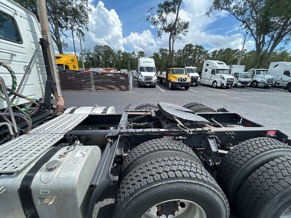 Day Cab Tractor-Heavy Duty Tractors-Volvo-2019-VNR64300-Pensacola-FL-415,360\n\t\tmiles-$ 37,250 - Image 17