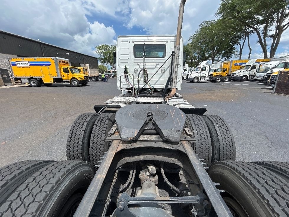 Day Cab Tractor-Heavy Duty Tractors-Volvo-2019-VNR64300-Pensacola-FL-415,360\n\t\tmiles-$ 37,250 - Image 6
