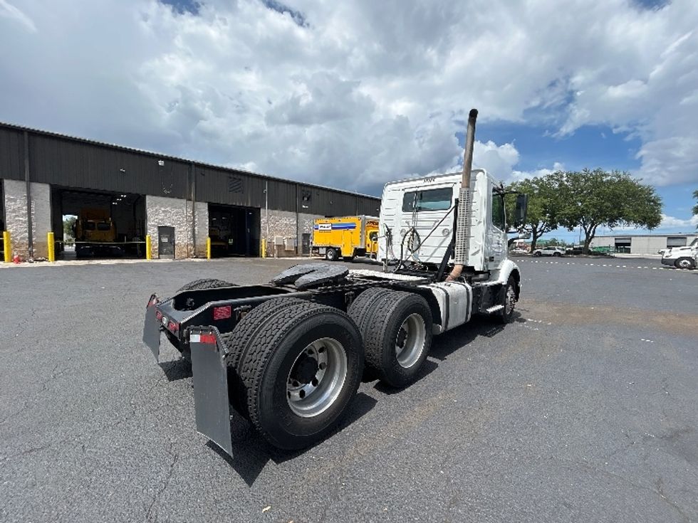 Day Cab Tractor-Heavy Duty Tractors-Volvo-2019-VNR64300-Pensacola-FL-415,360\n\t\tmiles-$ 37,250 - Image 7