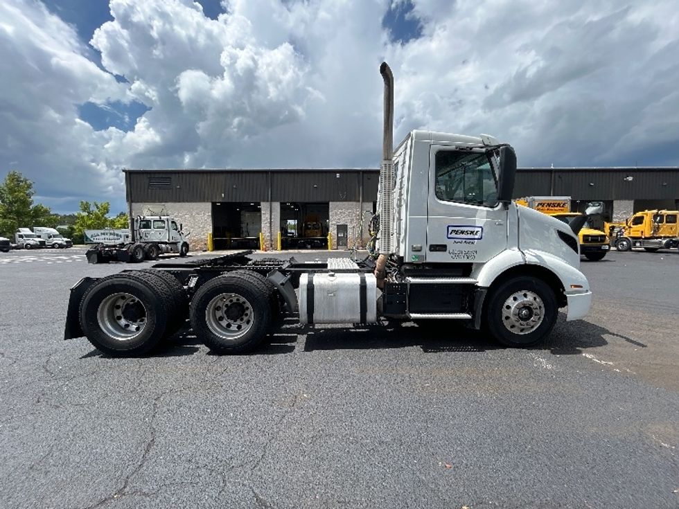 Day Cab Tractor-Heavy Duty Tractors-Volvo-2019-VNR64300-Pensacola-FL-415,360\n\t\tmiles-$ 37,250 - Image 8