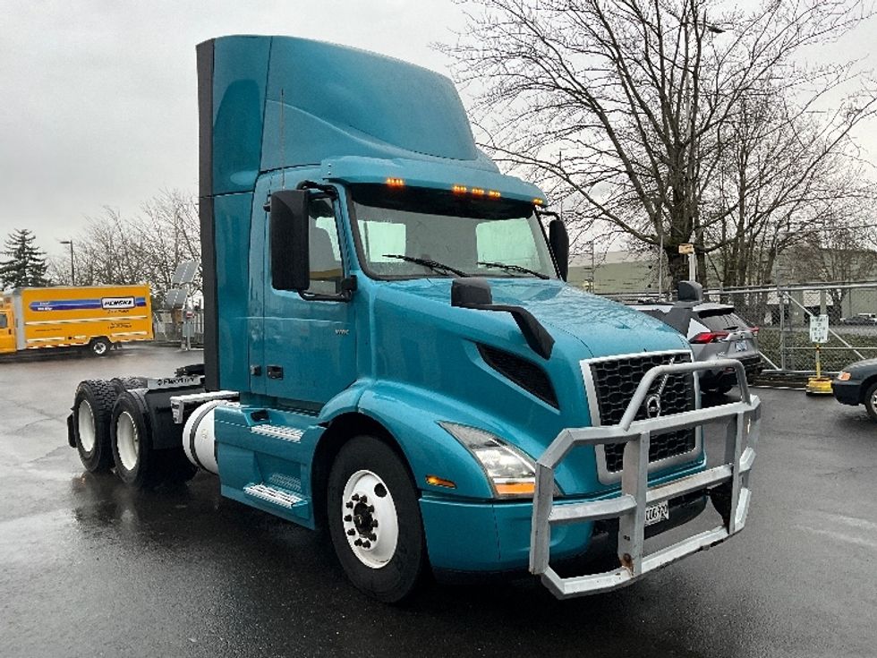 Day Cab Tractor-Heavy Duty Tractors-Volvo-2019-VNR64300-Portland-OR-581,607\n\t\tmiles-$ 23,750 - Image 1