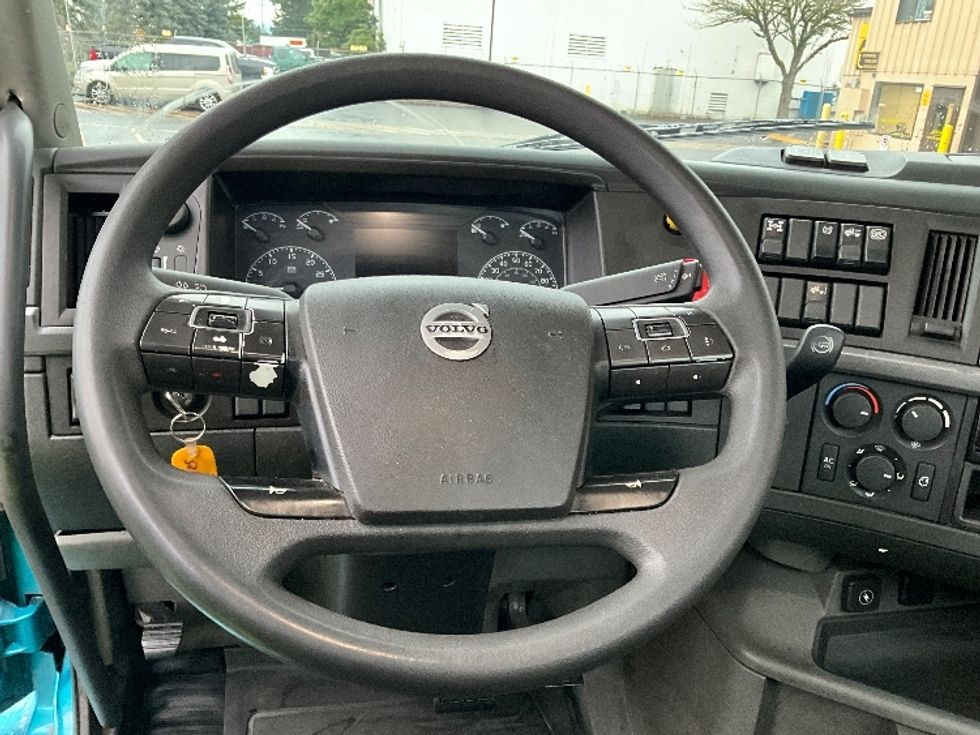 Day Cab Tractor-Heavy Duty Tractors-Volvo-2019-VNR64300-Portland-OR-581,607\n\t\tmiles-$ 23,750 - Image 11