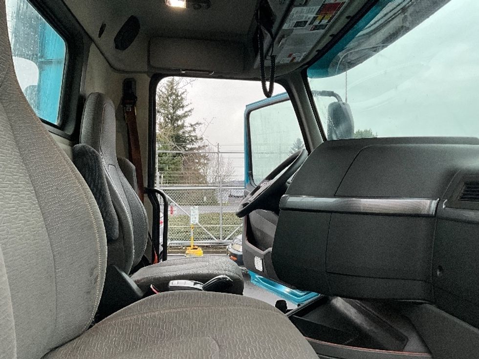 Day Cab Tractor-Heavy Duty Tractors-Volvo-2019-VNR64300-Portland-OR-581,607\n\t\tmiles-$ 23,750 - Image 14