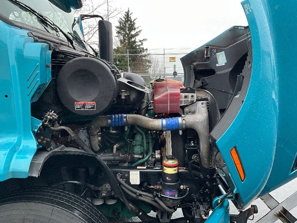 Day Cab Tractor-Heavy Duty Tractors-Volvo-2019-VNR64300-Portland-OR-581,607\n\t\tmiles-$ 23,750 - Image 15