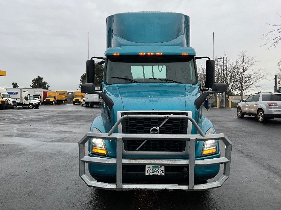 Day Cab Tractor-Heavy Duty Tractors-Volvo-2019-VNR64300-Portland-OR-581,607\n\t\tmiles-$ 23,750 - Image 2
