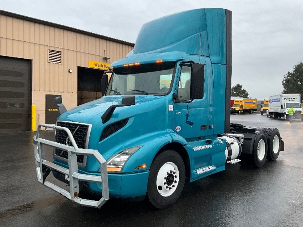 Day Cab Tractor-Heavy Duty Tractors-Volvo-2019-VNR64300-Portland-OR-581,607\n\t\tmiles-$ 23,750 - Image 3