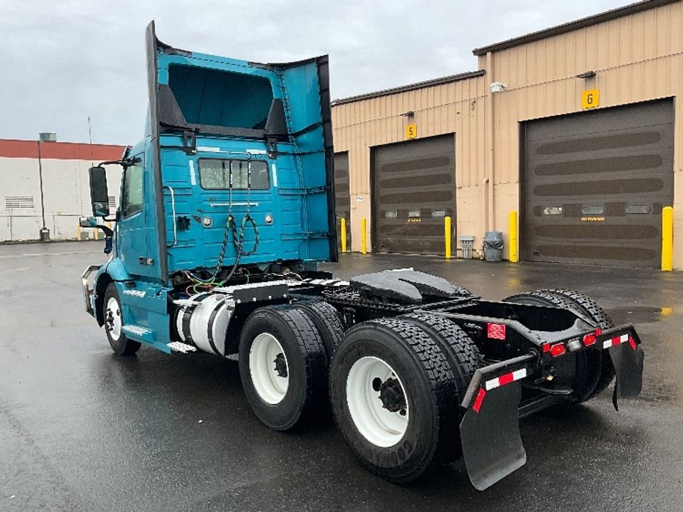 Day Cab Tractor-Heavy Duty Tractors-Volvo-2019-VNR64300-Portland-OR-581,607\n\t\tmiles-$ 23,750 - Image 5