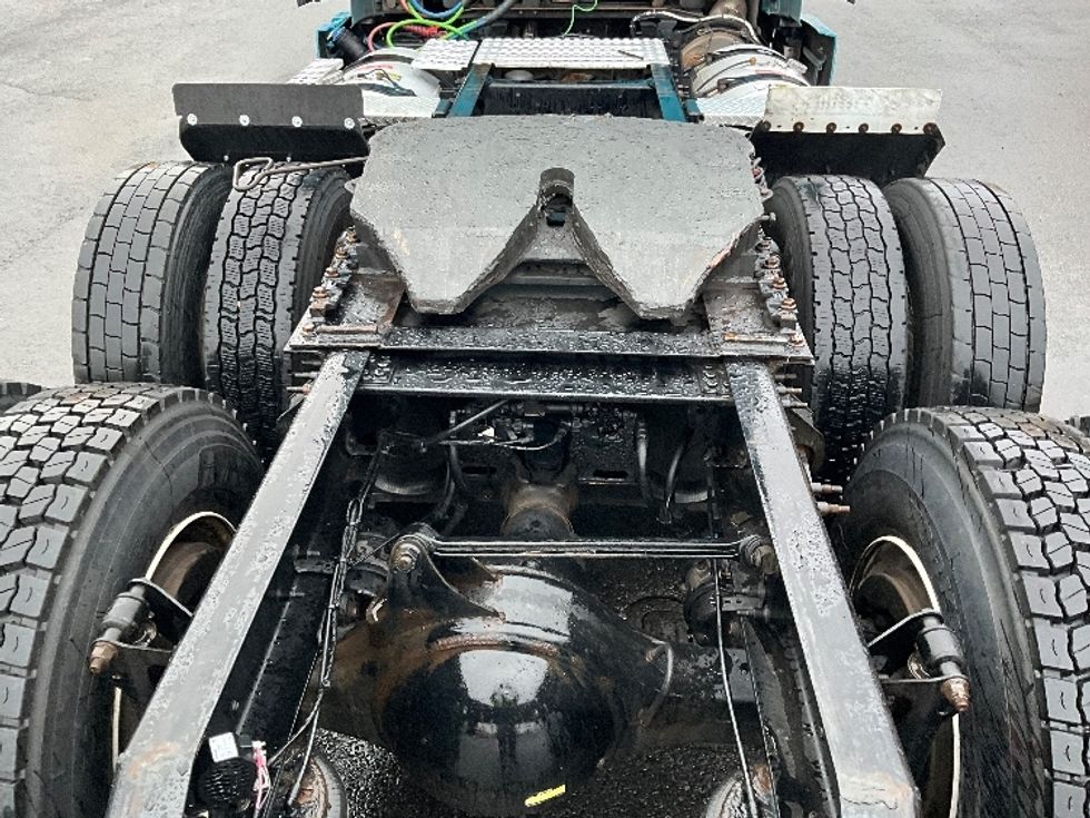 Day Cab Tractor-Heavy Duty Tractors-Volvo-2019-VNR64300-Portland-OR-581,607\n\t\tmiles-$ 23,750 - Image 6