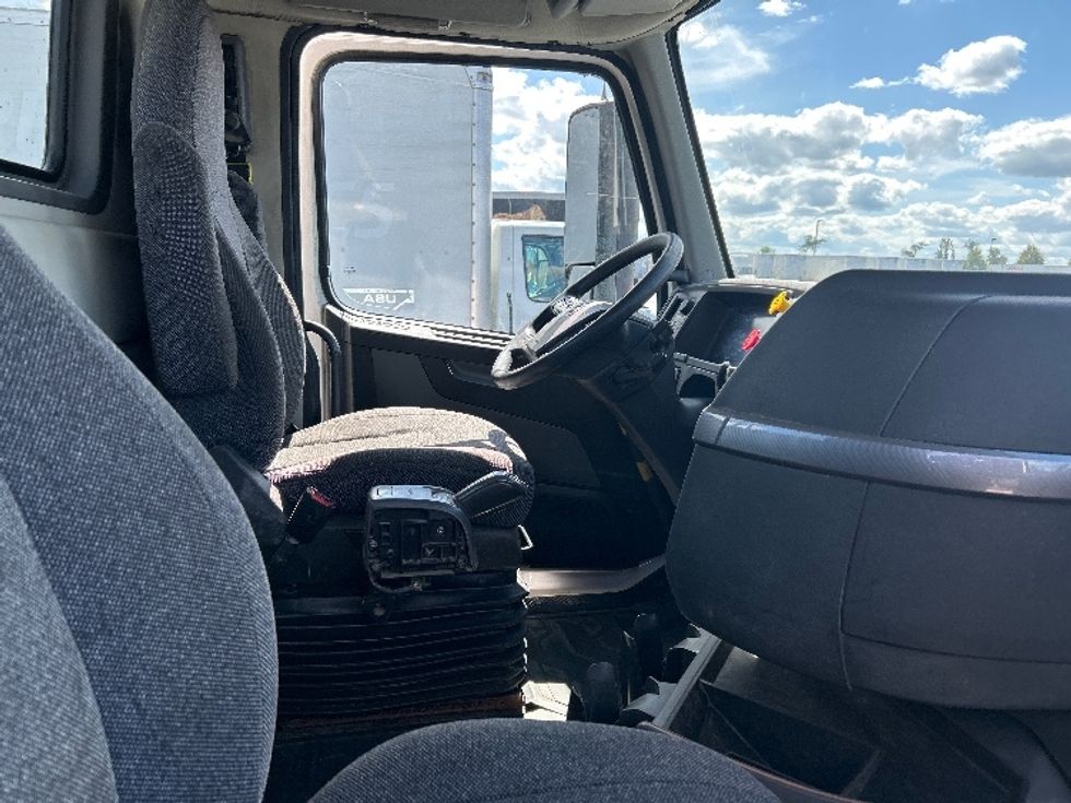 Day Cab Tractor-Heavy Duty Tractors-Volvo-2019-VNR64300-Sheboygan-WI-118,663\n\t\tmiles-$ 46,000 - Image 14