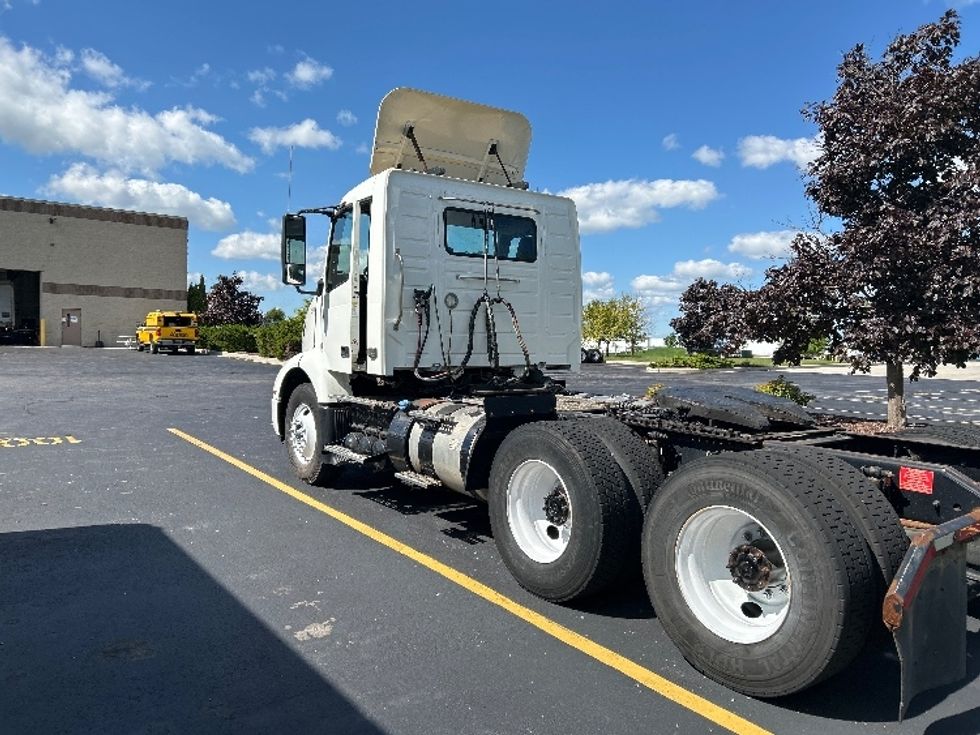 Day Cab Tractor-Heavy Duty Tractors-Volvo-2019-VNR64300-Sheboygan-WI-118,663\n\t\tmiles-$ 46,000 - Image 5