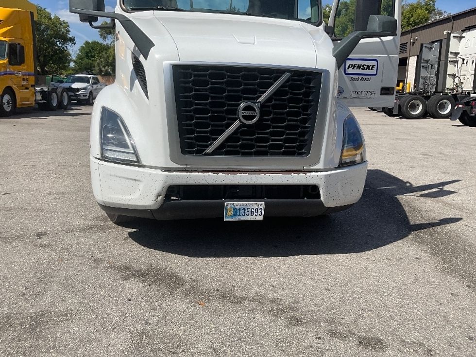 Day Cab Tractor-Heavy Duty Tractors-Volvo-2019-VNR64300-Tampa-FL-516,580\n\t\tmiles-$ 32,000 - Image 18