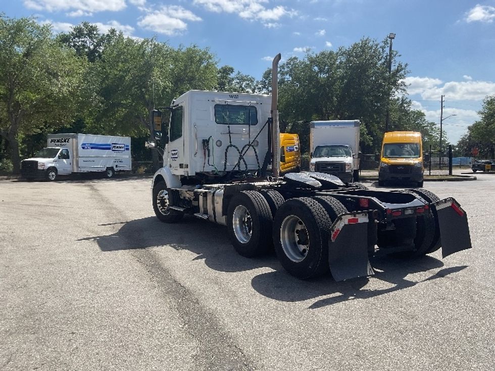 Day Cab Tractor-Heavy Duty Tractors-Volvo-2019-VNR64300-Tampa-FL-516,580\n\t\tmiles-$ 32,000 - Image 5