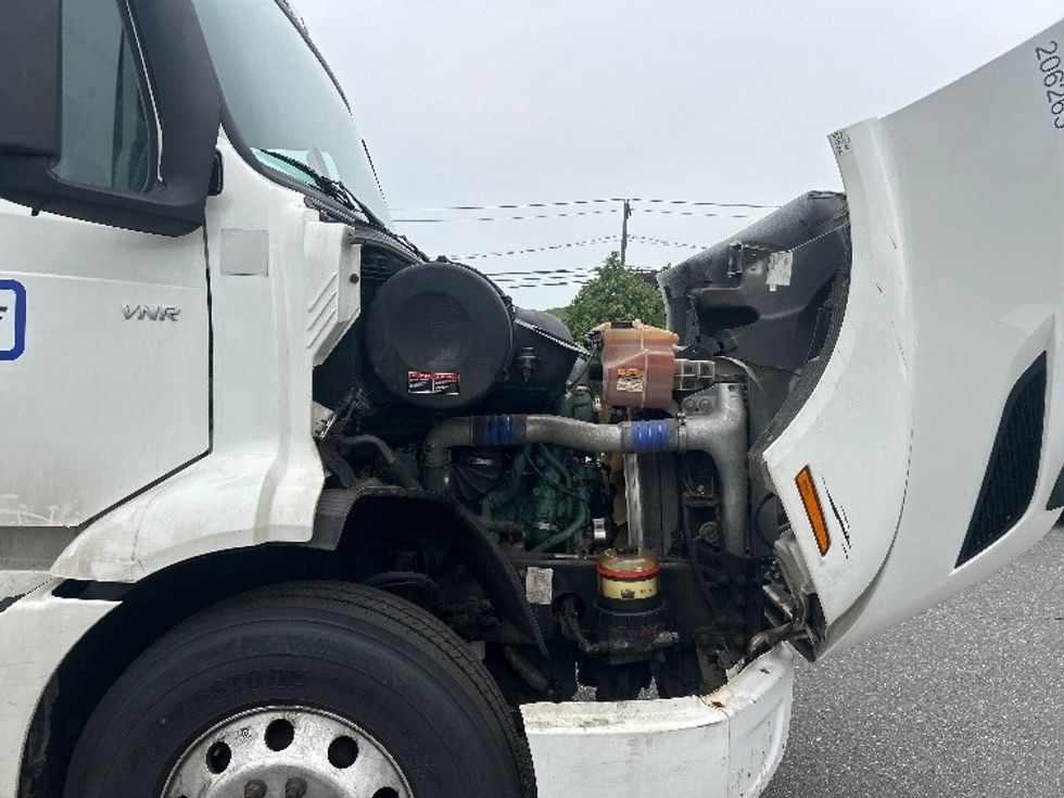 Day Cab Tractor-Heavy Duty Tractors-Volvo-2019-VNR64300-West Babylon-NY-515,191\n\t\tmiles-$ 30,500 - Image 15