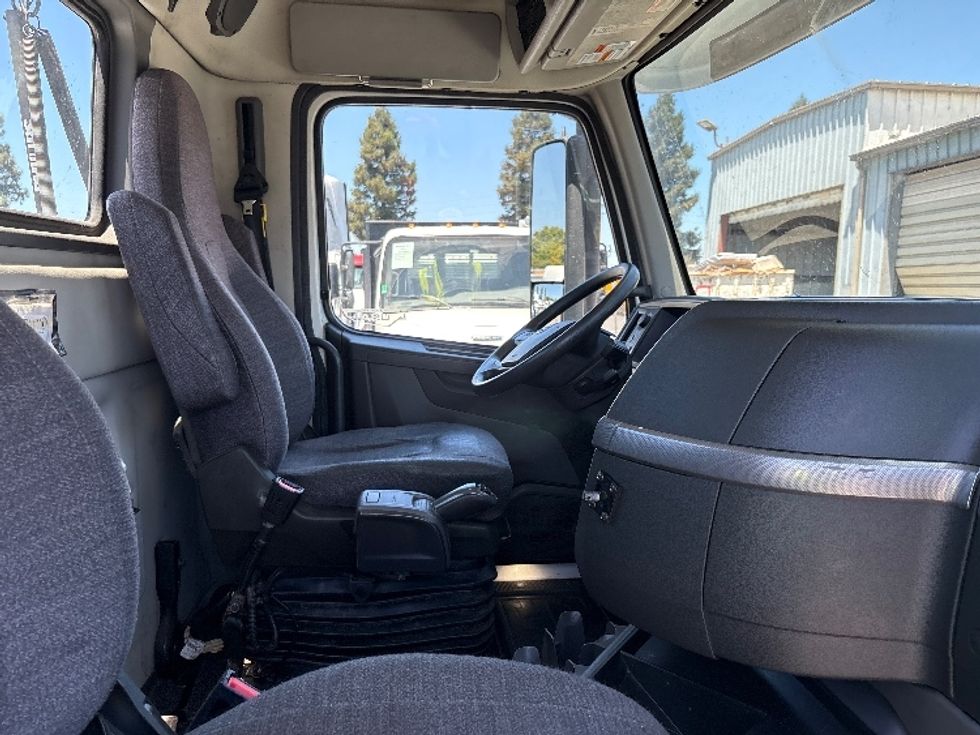 Day Cab Tractor-Heavy Duty Tractors-Volvo-2019-VNR64300-West Sacramento-CA-675,998\n\t\tmiles-$ 9,000 - Image 14