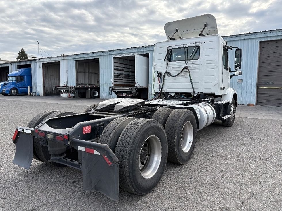 Day Cab Tractor-Heavy Duty Tractors-Volvo-2019-VNR64300-West Sacramento-CA-675,998\n\t\tmiles-$ 9,000 - Image 7