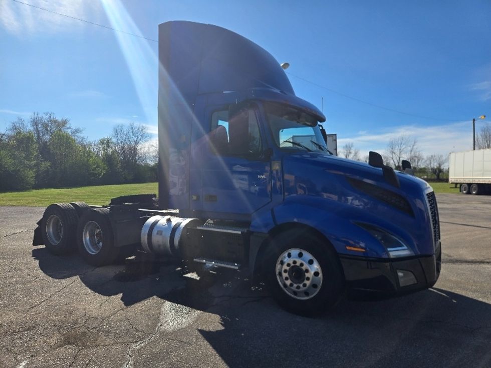 Day Cab Tractor-Heavy Duty Tractors-Volvo-2020-VNL62300-Columbia-TN-839,400\n\t\tmiles-$ 25,000 - Image 1