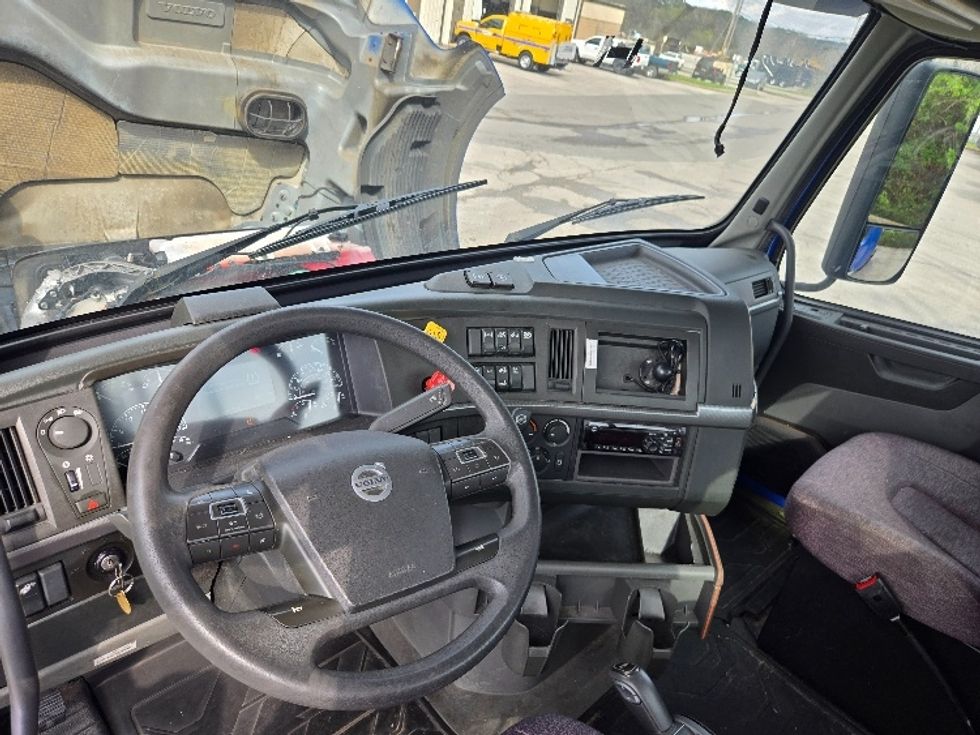 Day Cab Tractor-Heavy Duty Tractors-Volvo-2020-VNL62300-Columbia-TN-839,400\n\t\tmiles-$ 25,000 - Image 10