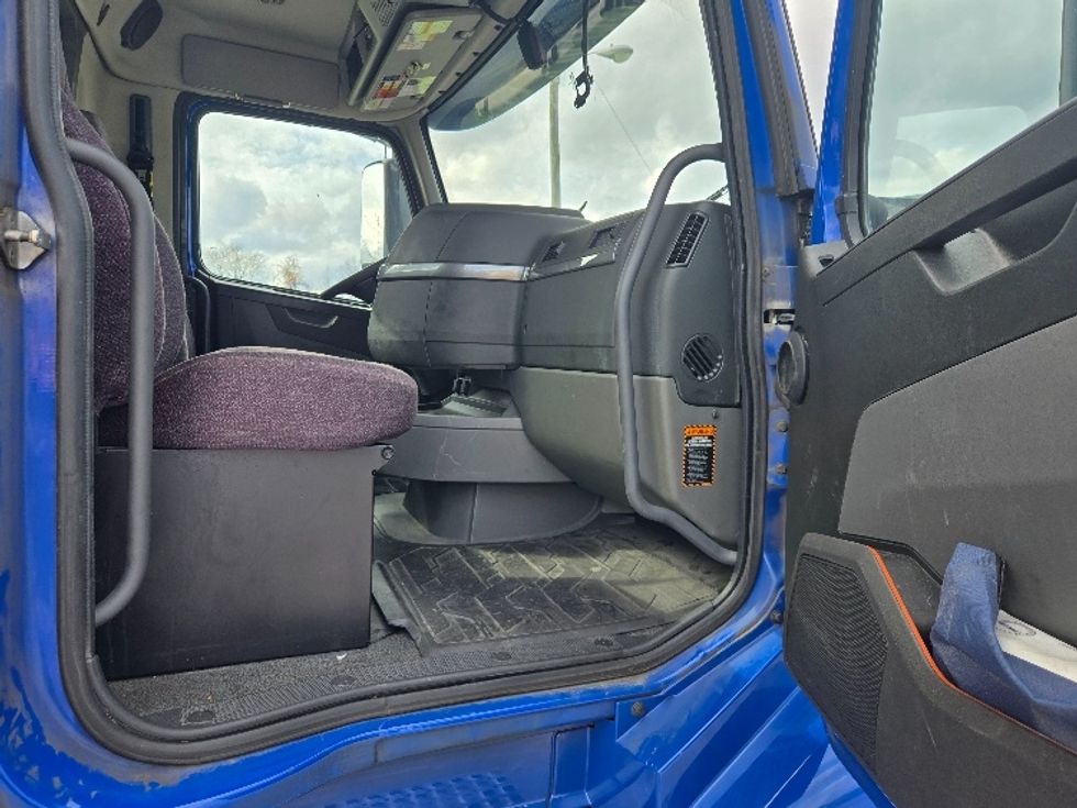 Day Cab Tractor-Heavy Duty Tractors-Volvo-2020-VNL62300-Columbia-TN-839,400\n\t\tmiles-$ 25,000 - Image 12