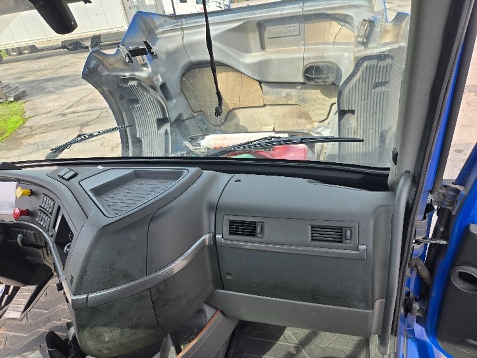 Day Cab Tractor-Heavy Duty Tractors-Volvo-2020-VNL62300-Columbia-TN-839,400\n\t\tmiles-$ 25,000 - Image 13
