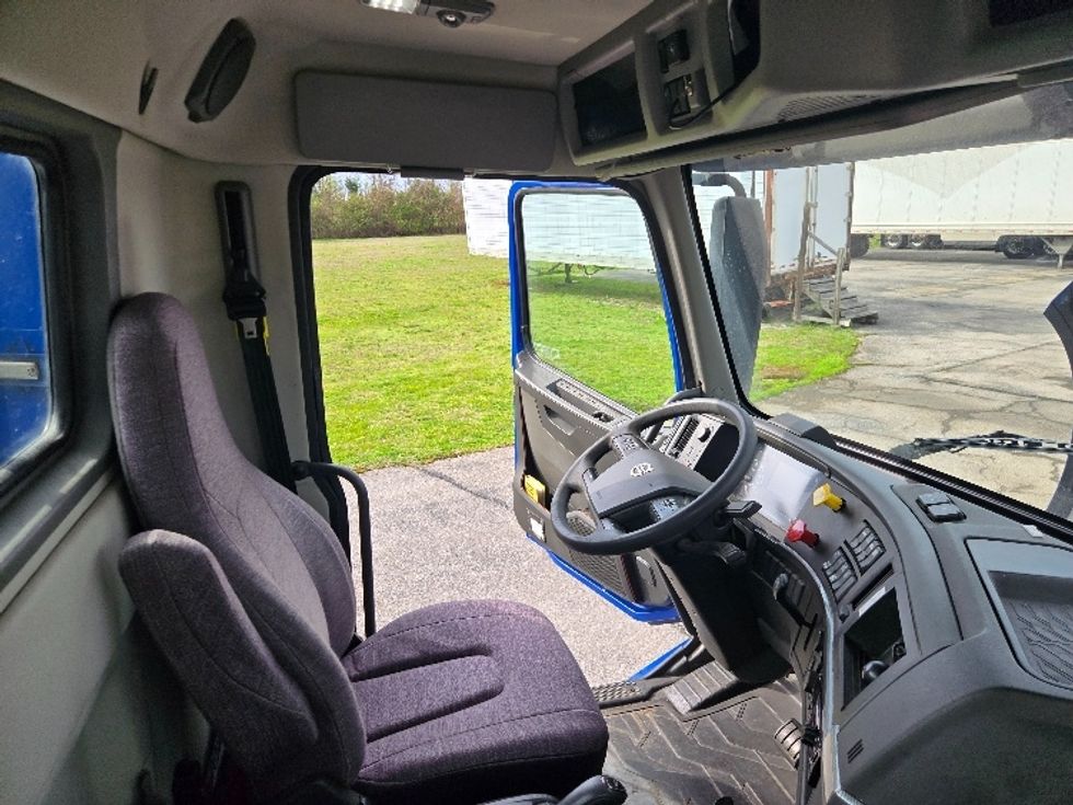 Day Cab Tractor-Heavy Duty Tractors-Volvo-2020-VNL62300-Columbia-TN-839,400\n\t\tmiles-$ 25,000 - Image 14