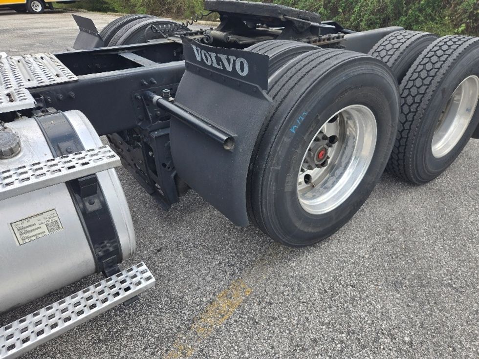 Day Cab Tractor-Heavy Duty Tractors-Volvo-2020-VNL62300-Columbia-TN-839,400\n\t\tmiles-$ 25,000 - Image 18