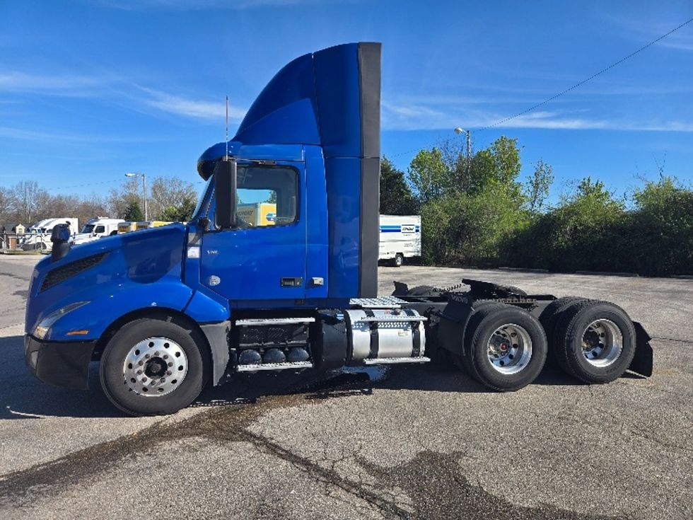 Day Cab Tractor-Heavy Duty Tractors-Volvo-2020-VNL62300-Columbia-TN-839,400\n\t\tmiles-$ 25,000 - Image 4