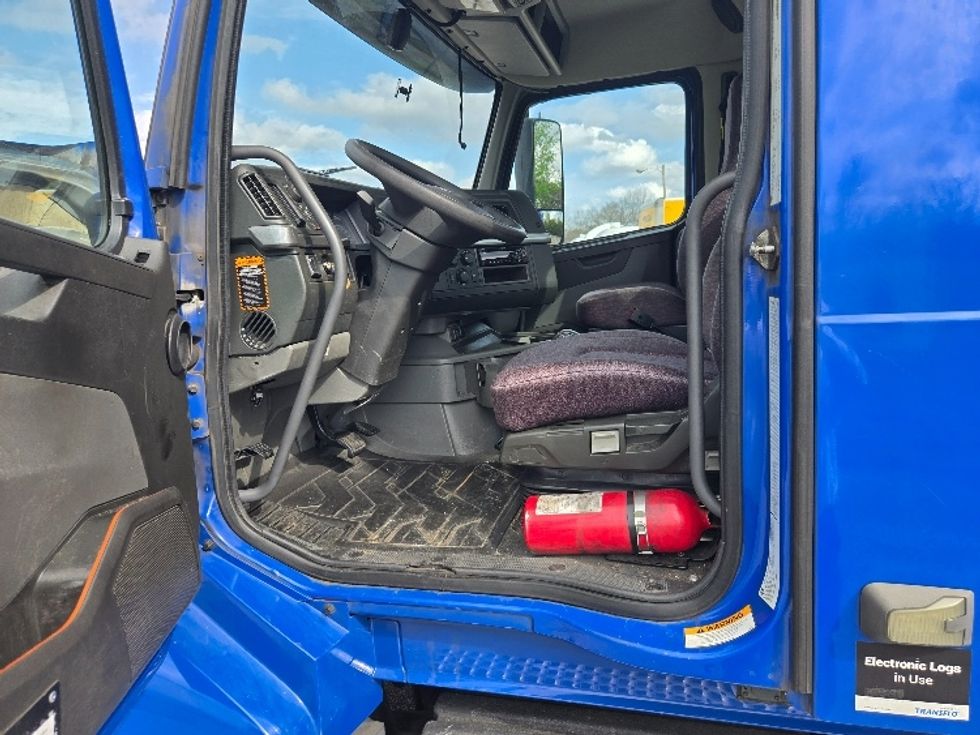 Day Cab Tractor-Heavy Duty Tractors-Volvo-2020-VNL62300-Columbia-TN-839,400\n\t\tmiles-$ 25,000 - Image 9